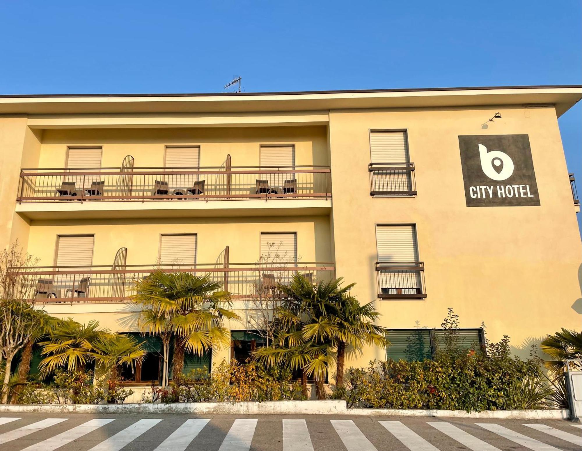 B City Hotel Bardolino Exterior photo