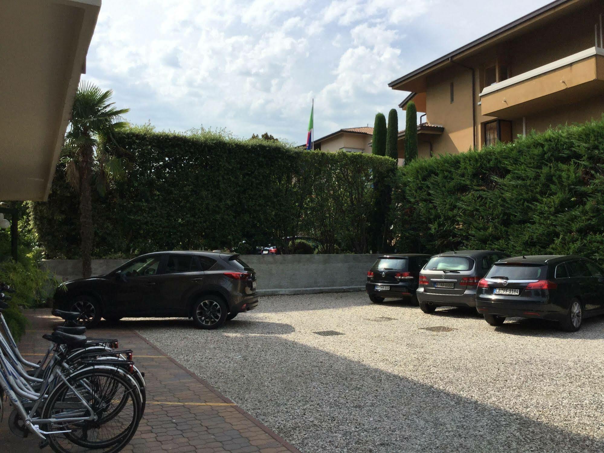 B City Hotel Bardolino Exterior photo